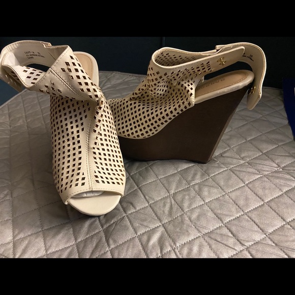 Platform/Wedge Shoes - Picture 3 of 3